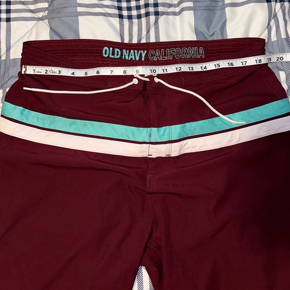 Burgundy Old Navy board shorts size 38 - Picture 2 of 5